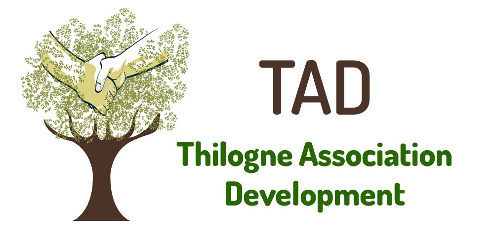 Baobab avec une poignée de main. Thilogne Association Development en dessous